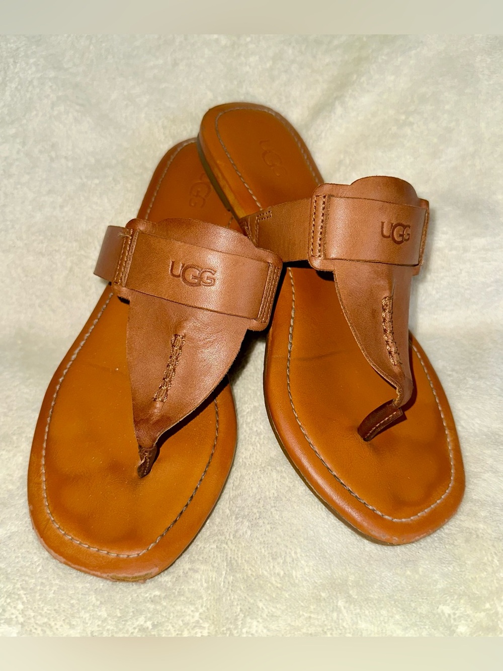 UGG Kari Tan Leather Thong Sandals Women’s Size 7 Brown Comfort Slides 1119756